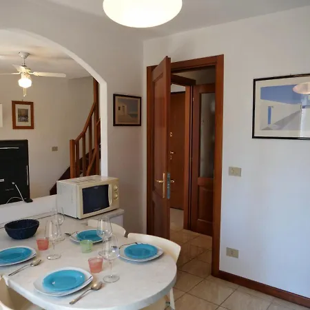 Lounge Del Duca, Centralissimo Bicamere Su Due Livelli - Posto Auto A Richesta Apartmán *