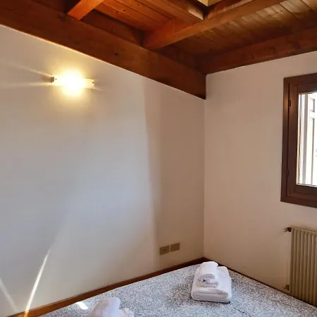 Lounge Del Duca, Centralissimo Bicamere Su Due Livelli - Posto Auto A Richesta Apartmán